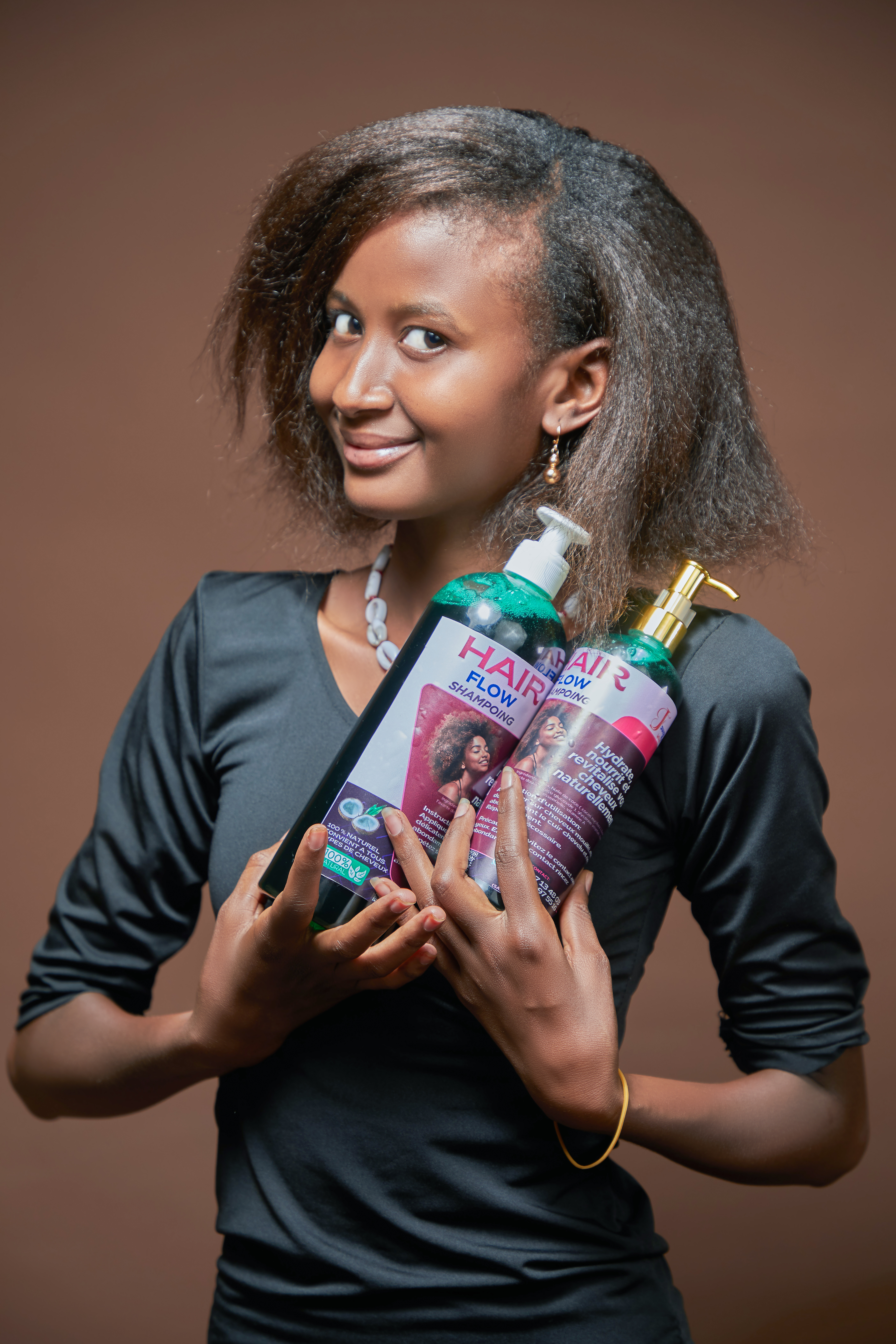 Jeune fille avec HAIR FLOW